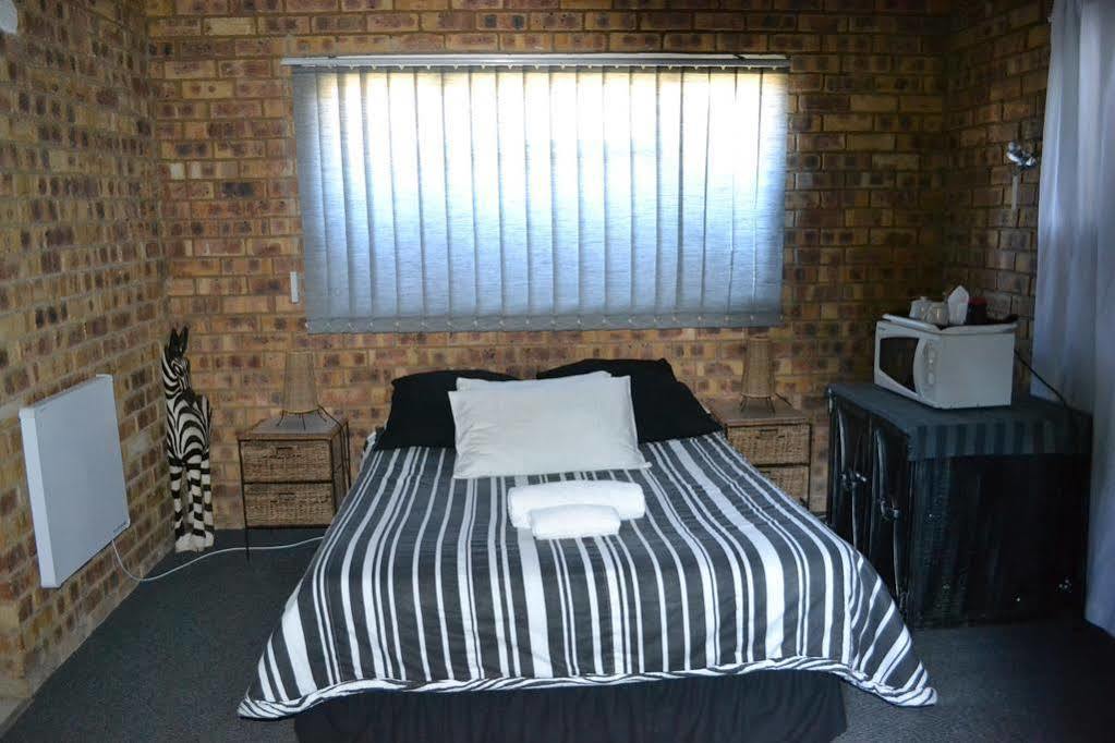 Willow Tree Guest House Kempton Park Exterior foto